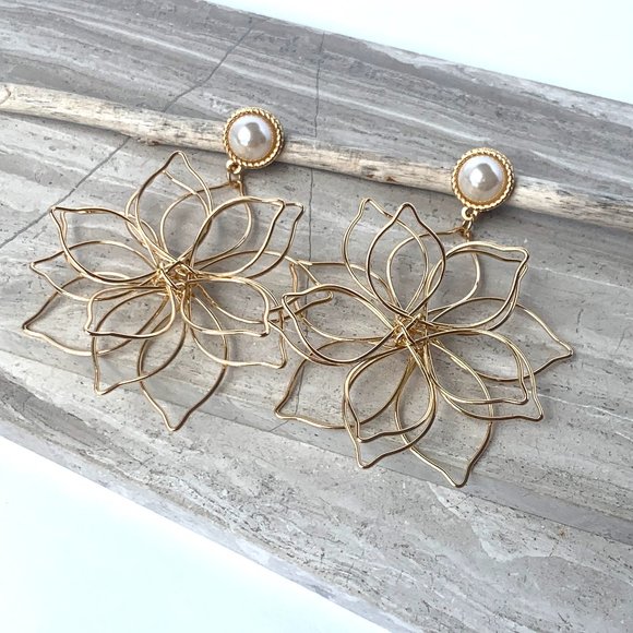 NEW ~ Anthropologie Oversized Wire Flower Drop w/ Pearl Post Earrings - Picture 4 of 6